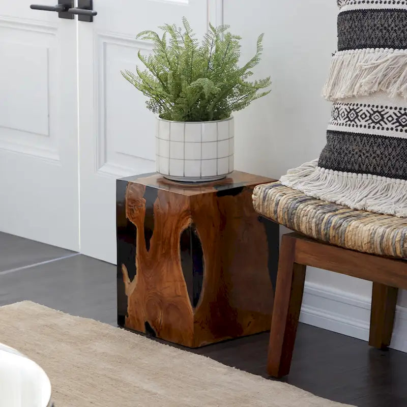 Table d'appoint en teck naturel brun avec incrustation de résine noire