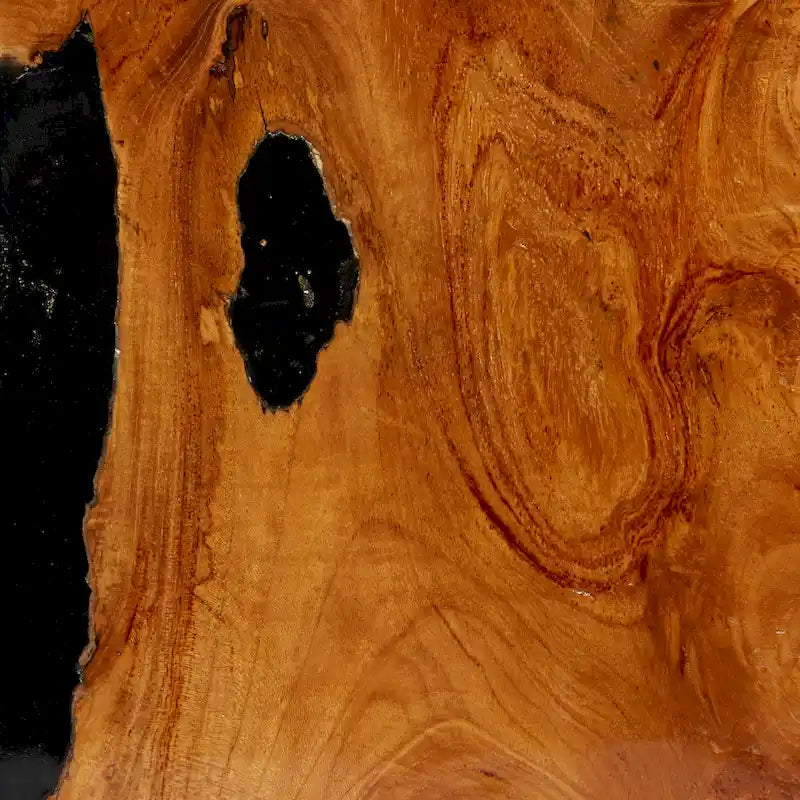 Table d'appoint en teck naturel brun avec incrustation de résine noire
