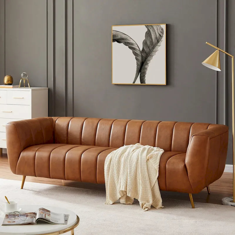 Canapé Mid-Century Modern en Cuir Pleine Fleur Capitonnée, Pieds Métal Doré, Coloris Havane