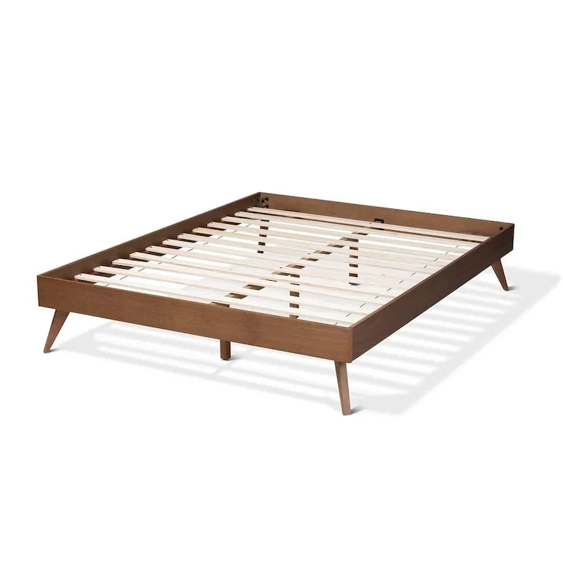 Lit plateforme en caoutchouc de noyer brun de style Mid-Century Modern avec pieds inclinés