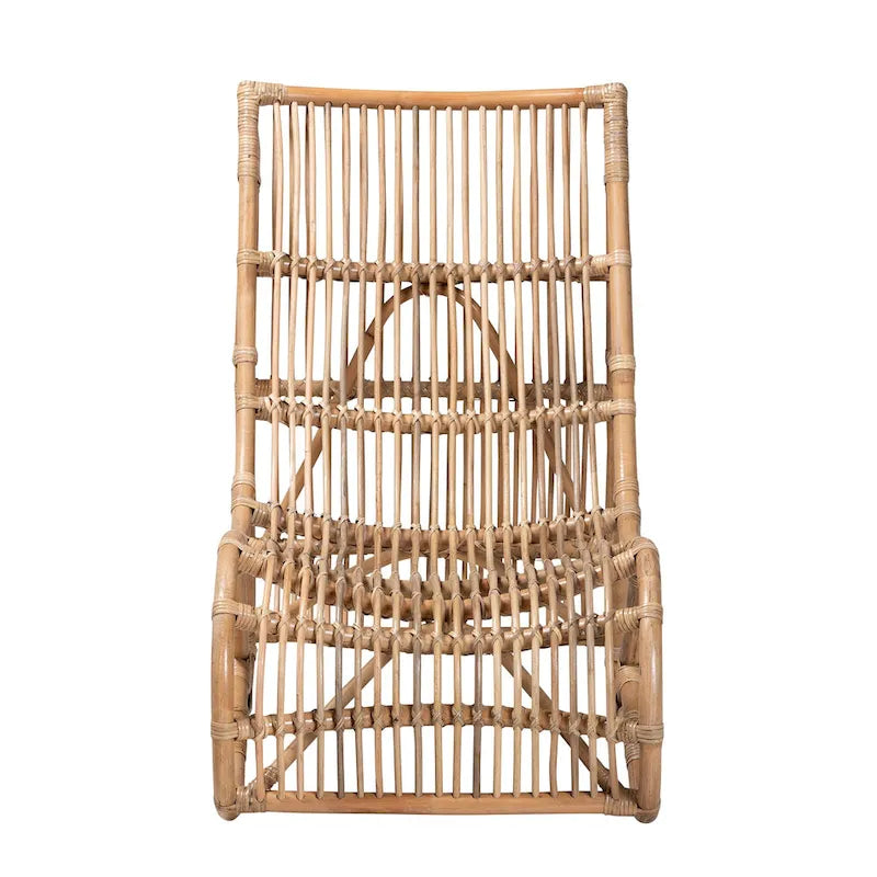 Fauteuil de salon bohème en rotin brun naturel, assise basse ajourée
