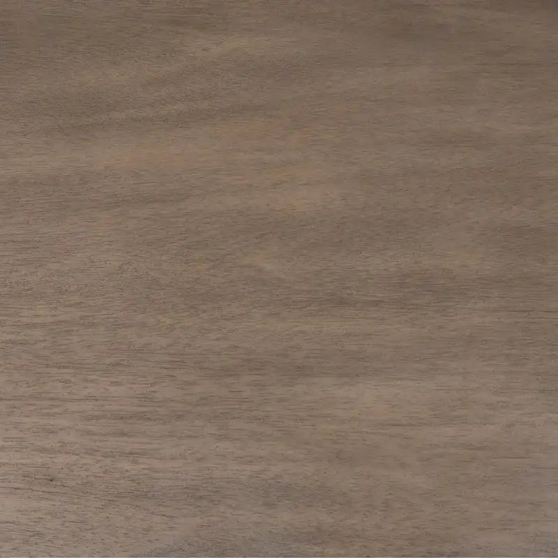 Table de chevet en bois à 3 tiroirs avec pieds tournés cannelés et poignées à anneaux en laiton vieilli, marron clair