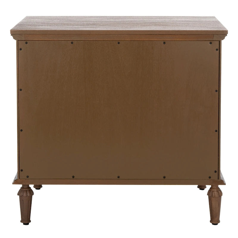 Table de chevet en bois à 3 tiroirs avec pieds tournés cannelés et poignées à anneaux en laiton vieilli, marron clair